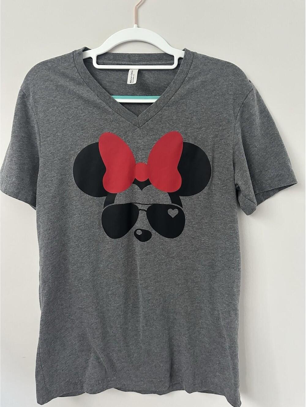 DISNEY!!!  Women Heathered Gray graphic of Minnie Mouse w/ aviators S/M Disney